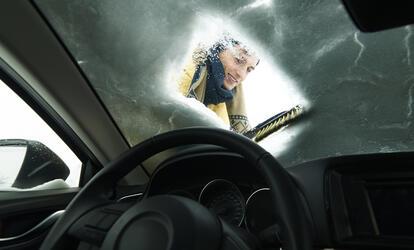 Ezeket a dolgokat mindig vedd ki az autóból, ha beköszönt a hideg Dolgok, amiket ne hagyj télen a kocsiban