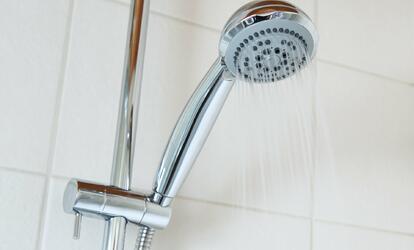 Milyen előnyei vannak, ha hideg vízzel zuhanyzunk? Így hat a testre a hideg zuhany?