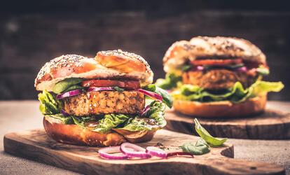 Vegetáriánus hamburger fasírt Vegetáriánus hamburger pogácsa