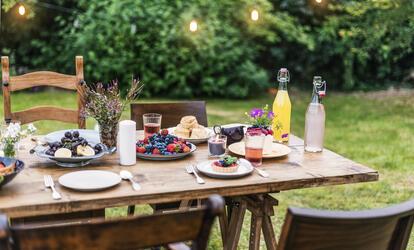 Tippek, hogy szabadtéri étkezéseket semmi ne tegye tönkre Tippek, hogy szabadtéri étkezéseket semmi ne zavarja meg