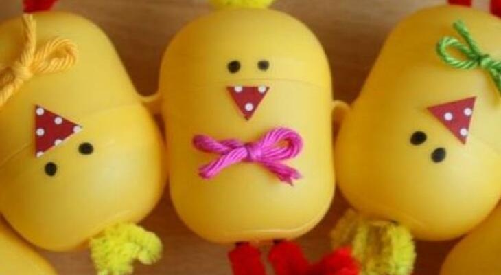 Kinder-tojás, melynek belseje kreativitásra öszönöz Kinder-belső
