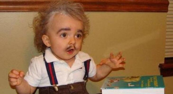 A kis tudós "Albert Einstein" kicsiben