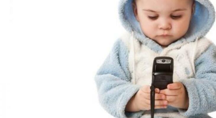Mi az a kor, amikortól hasznos a mobiltelefon? Mobilt a gyereknek?