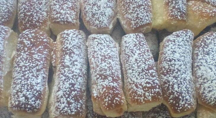 A gyerekek egyik nagy kedvence a kelt tésztákból készült finomság. A sikere mindig garantált! Nyami... Mentünk-láttuk-megetteük!