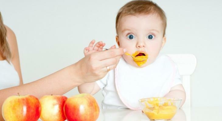 Hasznos védőnői tanácsok kisbabák etetéséhez A babák etetése nem gyerekjáték. Ne dőlj be a butaságnak!
