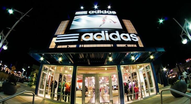 Mit lehet csinálni az óceánokban található műanyagból? Adidas cipőt! Mit lehet csinálni az óceánokban található műanyagból? Adidas cipőt!