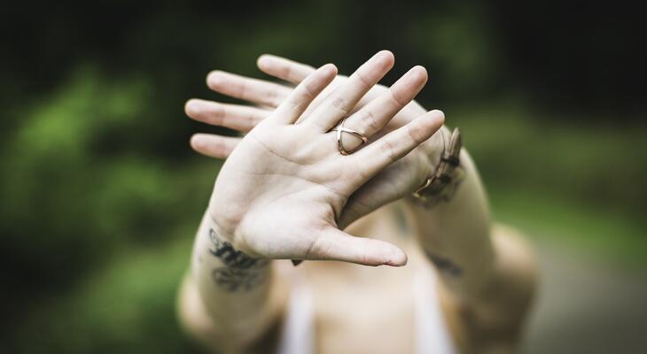 Az introvertált és extrovertált emberek közti különbségek és hasonlóságok 3 mítosz az introvertált és extrovertált emberekről