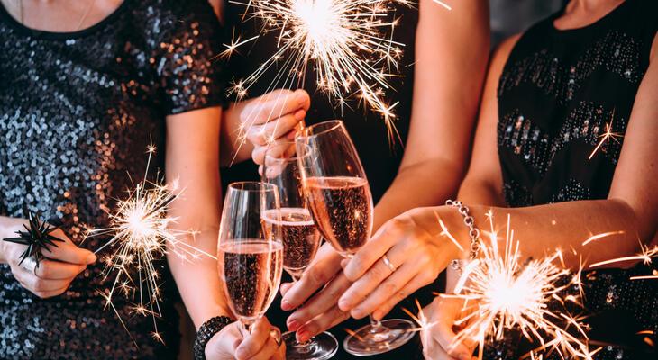 Tippek, ha te leszel a házigazda szilveszterkor Így rendezhetsz szilveszteri bulit olcsón