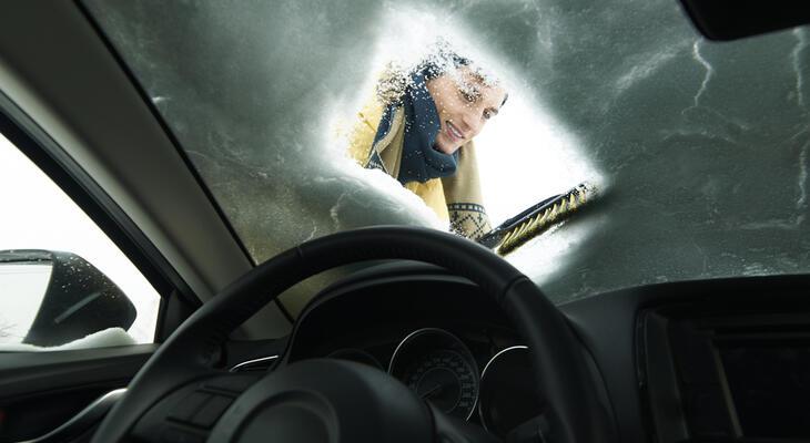 Ezeket a dolgokat mindig vedd ki az autóból, ha beköszönt a hideg Dolgok, amiket ne hagyj télen a kocsiban