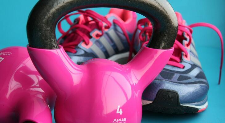 5 érv a kettlebell mellett nőknek Kettlebell előnyök nőknek