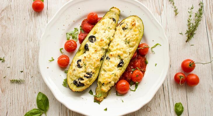 Töltött paradicsom és cukkini recept Elegendő zöldséget eszel egy nap?
