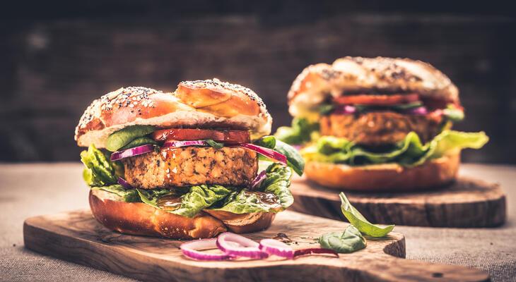 Vegetáriánus hamburger fasírt Vegetáriánus hamburger pogácsa