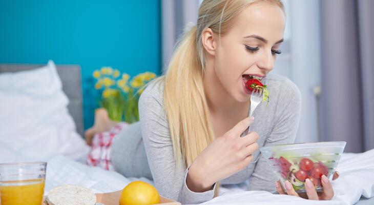 Így befolyásolja az étkezés az alvást Így hat az étkezés az alvásra
