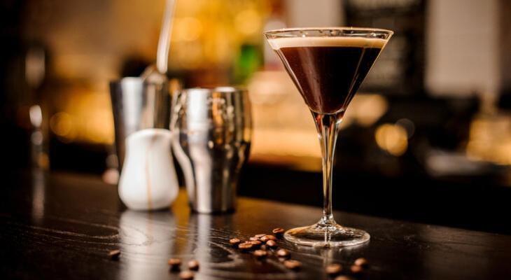 Espresso Martini elkészítése Espresso Martini recept