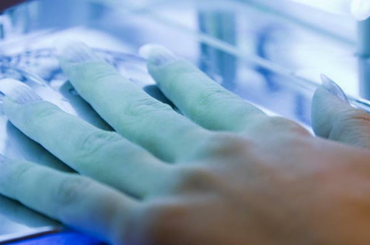 Nézd meg, hogy milyen veszélyes a gél manikűr! 