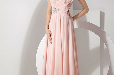 Bemutatjuk, hogy milyen ruhadarabokat érdemes viselned, ha esküvőre vagy hivatalos! 