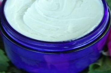 A Kék Kenőcs  A Kék Kenőcs szinte mindenre gyógyír.