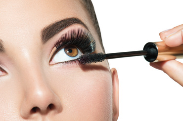  Én személy szerint úgy vagyok vele, hogy ha nem is sminkelek, egy kis szempillaspirált azért mindig feldobok. Sokkal nőiesebbé teszi az arcom – és ezzel szerintem sokan így vagyunk. Ám a szempillaspirál használata sem merül ki abban, hogy felkenjük. Íme,