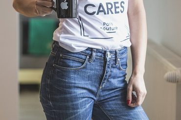 Bemutatjuk, hogyan tudsz stílusosan viselni egy egyszerű, fehér pólót! 