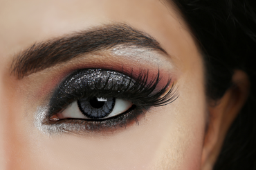 Sminktippek szürke szemhez - ezeket a színeket használd!