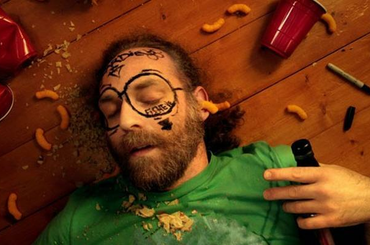 Hogyan tudjuk enyhíteni a másnaposság tüneteit? Mi a másnaposság, mik a tünetei?