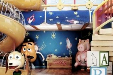 Varázslatos gyerekszobák, melyeket mesék ihlettek Melyik gyerek ne álmodozna egy csúszdáról a szobájában vagy rejtett kis zugról, esetleg egy mászókáról a szoba közepén? Nyilván mindenki szeretne álom szobát – éppen ezért a legmutatósabb, legbámulatosabb szobákat gyűjtöttük össze Nektek! Íme: