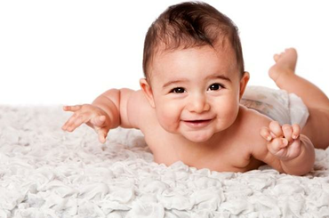 Koszmó - felrakódás a baba fejbőrén Koszmó a baba fejbőrén.  Ártalmatlan, de kellemetlen felrakódás a hajas bőrön.