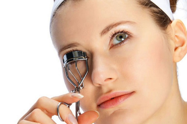 Szempillagöndörítés