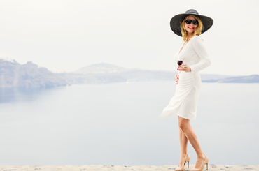 Fehér ruha viselése 