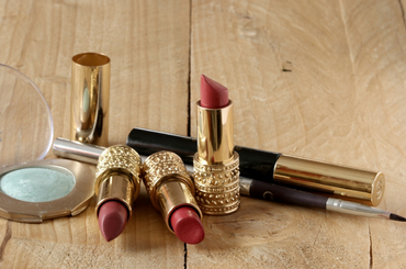 Eddig jó a szempillaspirál, alapozó, szemceruza, szemhéjfesték, rúzs és szájfény szavatossága