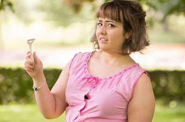 Végleg lemondott a lány a szőrtelenítésről! 