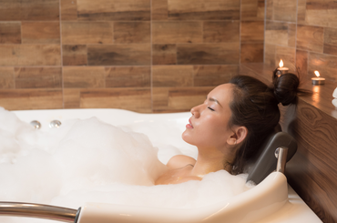 Zuhanyozni vagy fürdeni az egészségesebb? 