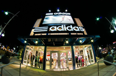 Mit lehet csinálni az óceánokban található műanyagból? Adidas cipőt!