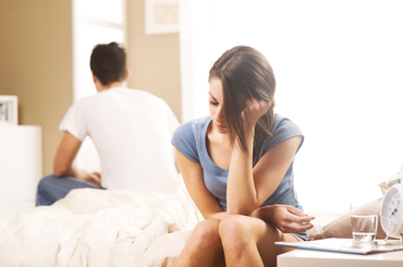 Szorongó férfi Szorongás hatása a párkapcsolatra