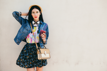 A vintage fő jellemzője, hogy régi, és új holmikat kombinál egyedi módon.