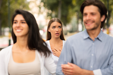 Mi történik, ha a férfi elhagyja miattad a barátnőjét?