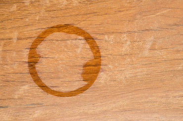 Vízfoltok az asztalon