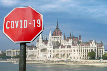 maradnak a szigorítások