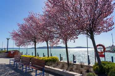 Tavasz Balatonfüreden és az új lakások szezonja a tóparton