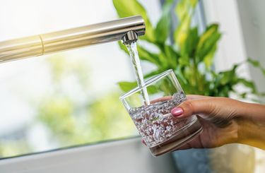 Szerinted melyik csapon folyik le a víz gyorsabban? Válaszodból kiderül mennyire vagy intelligens!