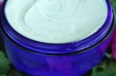 A Kék Kenőcs szinte mindenre gyógyír. 