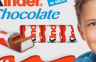 Így néz ki ma a fiú a Kinder csoki csomagolásán!